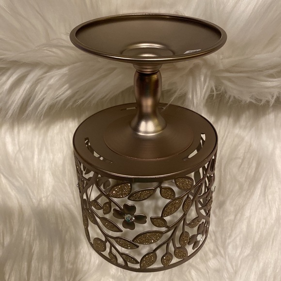 “DOGWOOD PEDESTAL” 3-Wick Candle Holder w/ sparkling look, Bath & Body Works NWT - Picture 7 of 8